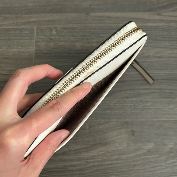 Kate Spade Wallet - Picture 10 of 10